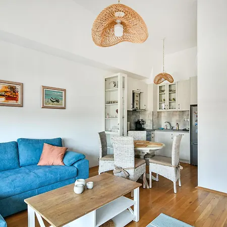 Carpe 1br Pool & Parking Apartment Saints Constantine and Helena